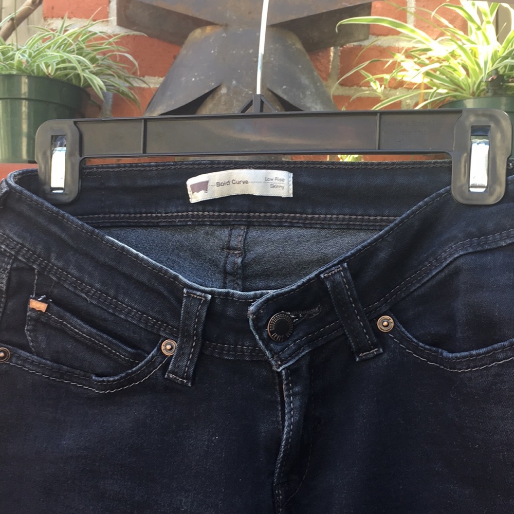 Levi’s Bold Curve Low Rise Skinnies. (cropped) - Picture 2 of 5